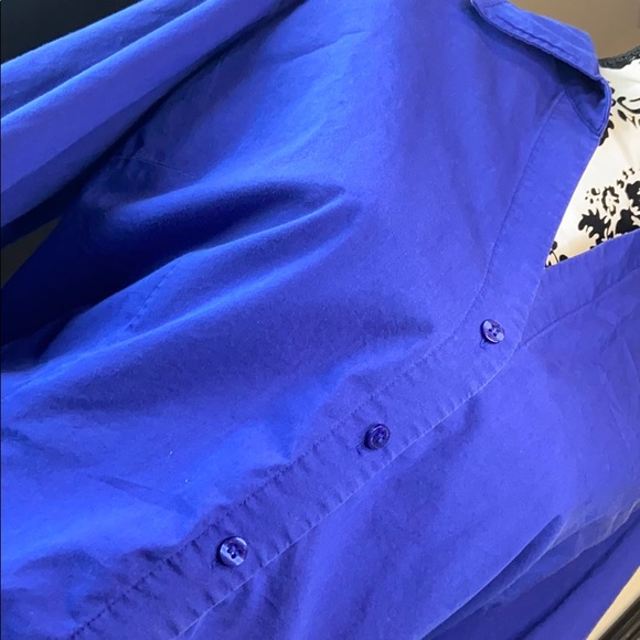 Blue button up (stretchy material) - Picture 4 of 4
